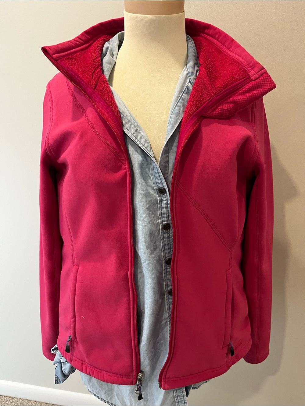 Nike ACG Women's Bright Pink Softshell Utility Jacket